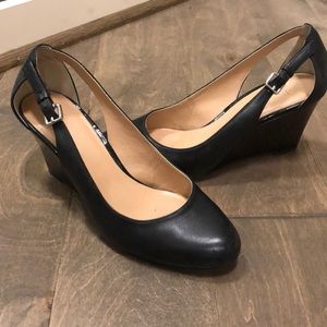 Kelly & Katie black wedges
